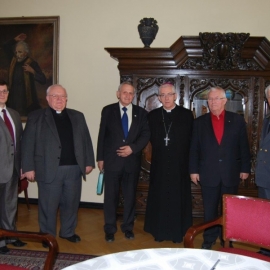 Spotkanie autorów 8 Pocztu Gwarków z Arcybiskupem Wiktorem Skworcem