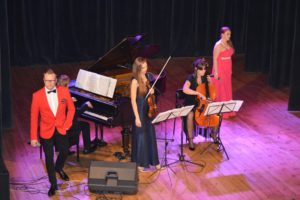DSC 0922 Copy 300x200